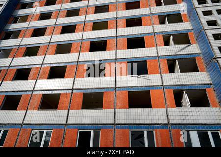 Demolizione di un condominio vacante a Magdeburgo Foto Stock