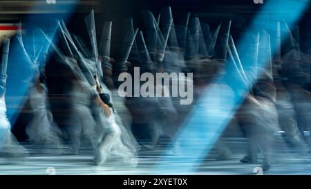 La Sportografia danzò durante la cerimonia di apertura ai Giochi Paralimpici di Parigi 2024, svoltasi in Place de la Concorde a Parigi (Francia), il 28 agosto 2024. Foto Stock