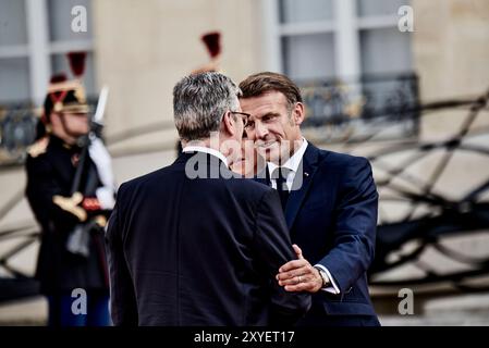 Parigi, Francia. 30 giugno 2024. Antonin Burat/le Pictorium - ricevimento per capi di stato e di governo al Palazzo Elysee, per il lancio dei Giochi Paralimpici di Parigi 2024. - 01/07/2024 - Francia/Parigi - il primo ministro del Regno Unito Keir Starmer ha ricevuto dal presidente francese Emmanuel Macron all'Elysee Palace per il lancio dei Giochi Paralimpici di Parigi 2024, il 28 agosto 2024. Crediti: LE PICTORIUM/Alamy Live News Foto Stock