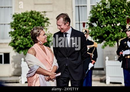 Parigi, Francia. 28 agosto 2024. Antonin Burat/le Pictorium - ricevimento per capi di stato e di governo al Palazzo Elysee, per il lancio dei Giochi Paralimpici di Parigi 2024. - 28/08/2024 - Francia/Parigi - il Granduca Enrico di Lussemburgo e sua moglie la Granduchessa Maria Teresa Mestre hanno ricevuto all'Elysee Palace per il lancio dei Giochi Paralimpici di Parigi 2024, il 28 agosto 2024. Crediti: LE PICTORIUM/Alamy Live News Foto Stock