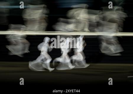 La Sportografia danzò durante la cerimonia di apertura ai Giochi Paralimpici di Parigi 2024, svoltasi in Place de la Concorde a Parigi (Francia), il 28 agosto 2024. Foto Stock