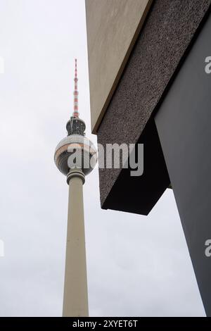 La torre della televisione nel centro di Berlino Foto Stock