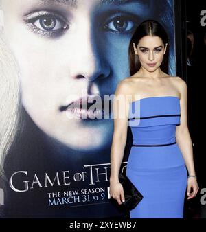 Emilia Clarke alla terza stagione della HBO di Game of Thrones tenutasi al TCL Chinese Theater di Los Angeles, Stati Uniti, 180313, North AM Foto Stock