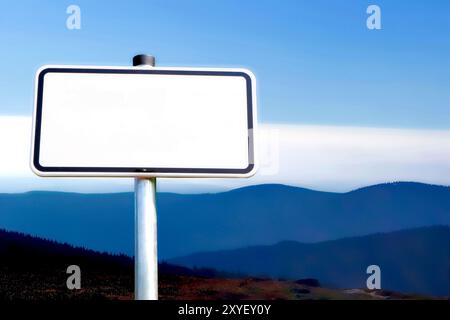 Segno vuoto. Il Parco Nazionale di Harz sullo sfondo Foto Stock