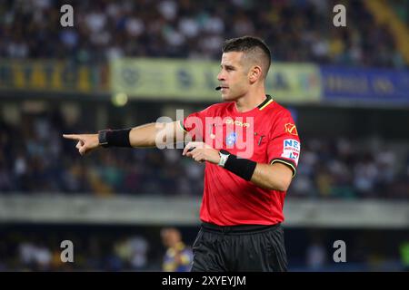 Verona, Italia. 26 agosto 2024. Antonio Giua arbitro in azione durante la partita di calcio di serie A tra Hellas Verona e Juventus allo Stadio Marcantonio Bentegodi, Nord Est Italia - lunedì 26 agosto 2024. Sport - calcio (foto di Paola Garbuio /Lapresse) credito: LaPresse/Alamy Live News Foto Stock