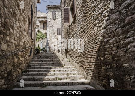 Tipica vecchia scala ad Assisi, Italia, Europa Foto Stock