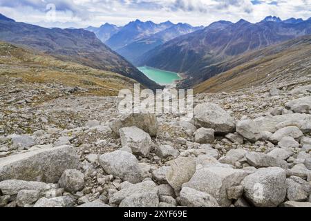 Il bacino idrico di Neves nelle Alpi italiane settentrionali Foto Stock