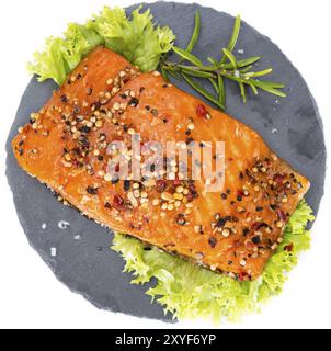 Salmone affumicato marinato con spezie isolato puro su sfondo bianco Foto Stock