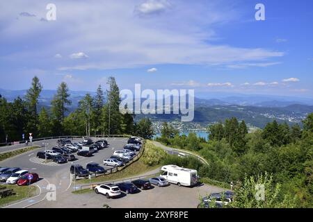 Vista dal Pyramidenkogel sul lago Woerth Foto Stock