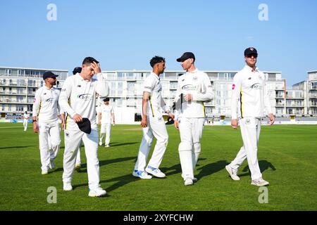 Bristol, Regno Unito, 29 agosto 2024. Gloucestershire esce dal campo dopo che la partita viene interrotta a causa di un campo non sicuro durante il Vitality County Championship Division Two match tra Gloucestershire e Northamptonshire. Crediti: Robbie Stephenson/Gloucestershire Cricket/Alamy Live News Foto Stock