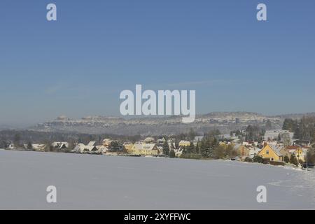 Schrammsteine in der Saechsische Schweiz im Winter, Vista di Schrammsteine nella svizzera sassone in inverno Foto Stock