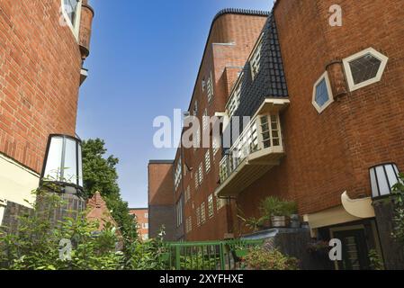 Amsterdam, Paesi Bassi. Giugno 2022. Complesso residenziale costruito nello stile architettonico della Scuola di Amsterdam Foto Stock