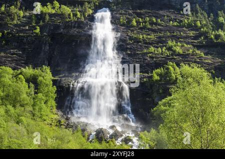 Cascata, Fortundalen (Fortunsdalen), Luster, Sogn og Fjordane Fylke, Norvegia, maggio 2012, Europa Foto Stock