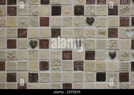 Mosaici quadrati con cuori e romantico di temi in Ponta do Sol Foto Stock