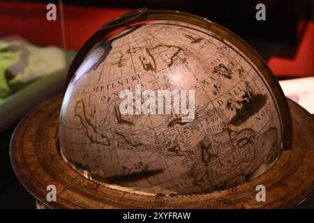 Terrestrial Globe di Jacob Aertsz Colom, intorno al 1640 - in mostra al National Maritime Museum di Londra Foto Stock