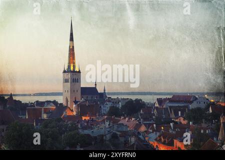 In stile retrò vista panoramica di Tallinn centro storico. Estonia Foto Stock