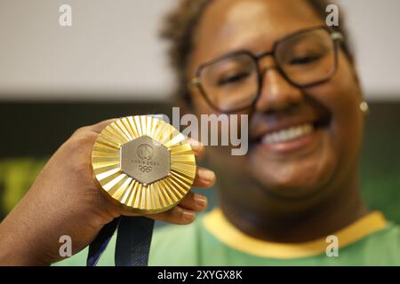 Ritratto di Beatriz Souza, atleta brasiliana di judo, medaglia d'oro ai Giochi Olimpici di Parigi 2024. Ritratto della medaglia alle Olimpiadi di BIA Souza. Foto Stock