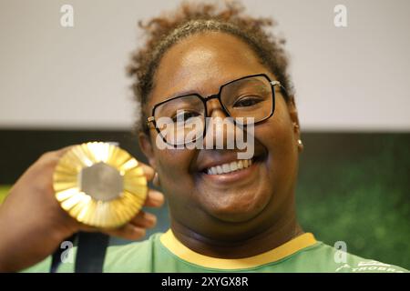 Ritratto di Beatriz Souza, atleta brasiliana di judo, medaglia d'oro ai Giochi Olimpici di Parigi 2024. Ritratto della medaglia alle Olimpiadi di BIA Souza. Foto Stock