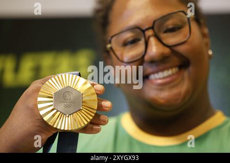 Ritratto di Beatriz Souza, atleta brasiliana di judo, medaglia d'oro ai Giochi Olimpici di Parigi 2024. Ritratto della medaglia alle Olimpiadi di BIA Souza. Foto Stock