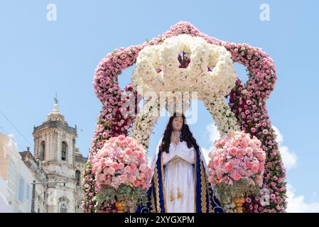 Salvador, Bahia, Brasile - 8 dicembre 2019: Statua di nostra Signora di Conceicao da Praia viene vista durante una festa nella città di Salvador, Bahia. Foto Stock