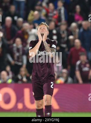 Tynecastle Park Edinburgh.Scotland.UK.29 agosto 24 Europa League play-off tie Heart of Midlothian vs Viktoria Plzen. Dejection Frankie Kent di Hearts Credit: eric mccowat/Alamy Live News Foto Stock