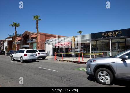 Palm Desert, California, Stati Uniti. 29 agosto 2024. Il Patriot Store di Palm Desert, California, è diventato il centro di polemiche a seguito delle critiche del sindaco di Palm Desert Karina Quintanilla per la sua inclusione nell'elenco del quartiere commerciale El Paseo, un'area conosciuta per i suoi ristoranti di lusso, le boutique di designer e le gallerie d'arte. Il negozio, associato ai Patrioti delle donne Repubblicane della East Valley, vende la loro idea di merce patriottica e pro-Trump. Dopo che il Sindaco ha espresso le sue preoccupazioni in un post sui social media, ha riferito di aver ricevuto minacce di morte scritte attraverso la posta, tra cui S Foto Stock