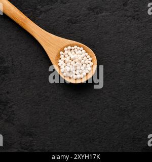 Perle di tapioca amido sul cucchiaio - esculenta Manihot. Foto Stock