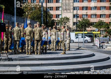 Leopoli, Ucraina, 29 agosto 2024 cerimonia militare presso il campo di Marte, cimitero militare di Leopoli, per il funerale di due soldati ucraini morti io Foto Stock