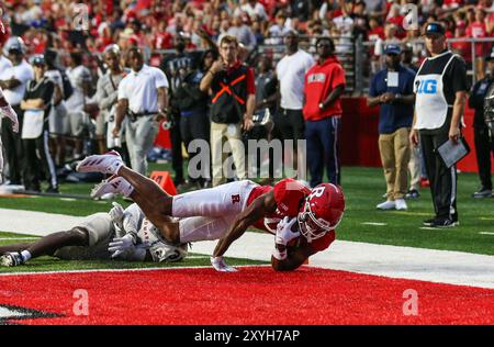 29 agosto 2024: Il wide receiver dei Rutgers Scarlet Knights Dymere Miller (0) segna un touchdown nel primo tempo durante una partita di football NCAA tra gli Howard Bison e i Rutgers Scarlet Knights allo SHI Stadium di Piscataway, New Jersey Mike Langish/CSM Foto Stock