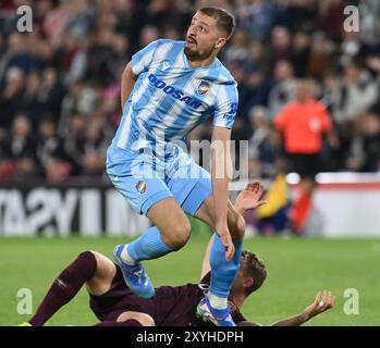 Tynecastle Park Edinburgh.Scotland.UK.29 agosto 24 Europa League play-off tie Heart of Midlothian vs Viktoria Plzen. Daniel Vasulin Viktoria Plzen. Crediti: eric mccowat/Alamy Live News Foto Stock