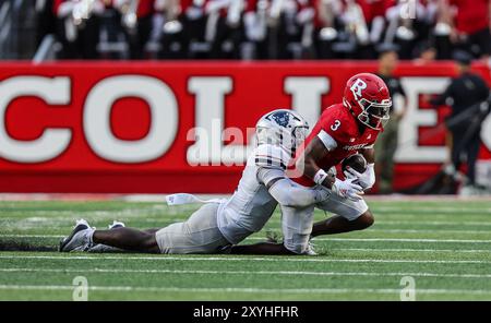 29 agosto 2024: Il wide receiver dei Rutgers Scarlet Knights Chris Long (3) viene eliminato durante una partita di football NCAA tra gli Howard Bison e i Rutgers Scarlet Knights allo SHI Stadium di Piscataway, New Jersey Mike Langish/CSM Foto Stock