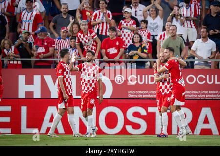 Girona, Spagna. 29 agosto 2024. Abel Ruiz (Girona FC) e Daley Blind (Girona FC) festeggiano dopo aver segnato il gol della sua squadra con i compagni di squadra durante una partita della Liga EA Sports tra Girona FC e CA Osasuna all'Estadi Municipal de Montilivi di Girona. Girona FC 4 - CA Osasuna 0. (Foto di Felipe Mondino/SOPA Images/Sipa USA) credito: SIPA USA/Alamy Live News Foto Stock