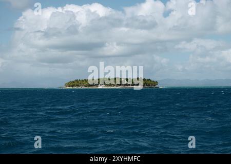 Piccola isola Fijiana vicino Nadi Foto Stock