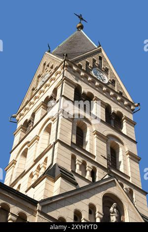 Campanile di Herz Jesu Kirche (Chiesa del Sacro cuore di Gesù) a Innsbruck, Austria, Europa Foto Stock