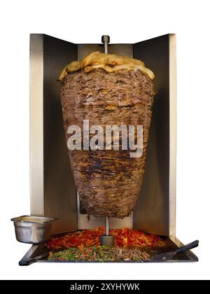 Montone di agnello spiedato alla griglia, carne tradizionale servita in shawarma o sandwich kebab nel Mediterraneo, paesi arabi in Medio Oriente cucinando su S. Foto Stock