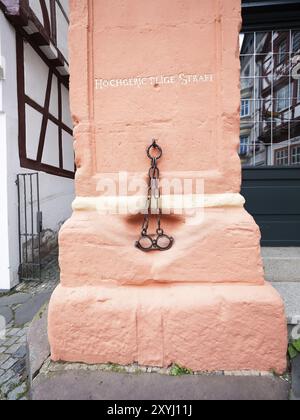 Gogna presso il municipio intorno al 1608, Bernkastel, Mosella, Renania-Palatinato, Germania, Europa Foto Stock