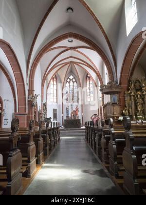 Navata della Chiesa di San Michele con la volta a crociera all'interno, Bernkastel, Mosella, Renania-Palatinato, Germania, Europa Foto Stock