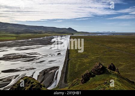 Maestoso letto di fiume in Islanda visto dall'alto Foto Stock