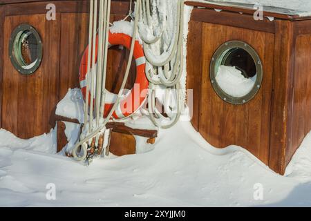 Dettaglio di una nave a vela in inverno Foto Stock