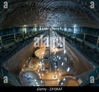 Parco a tema sotterraneo nella grande miniera di sale Salina Turda, Turda in Romania, Transilvania. Popolare destinazione turistica. Foto Stock