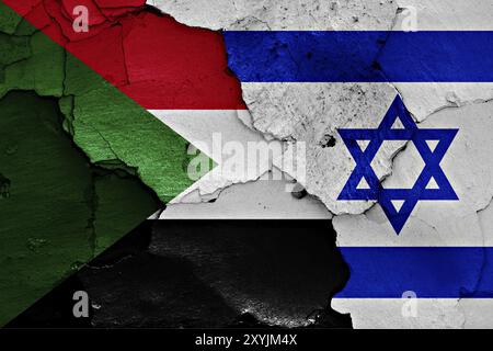 Bandiere del Sudan e di Israele dipinte su un muro incrinato Foto Stock