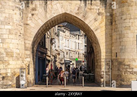 Eingang zur Altstadt durch den Uhrenturm porte de la grosse Horloge a la Rochelle, Frankreich, Europa | ingresso alla città vecchia attraverso porte de la grosse Foto Stock