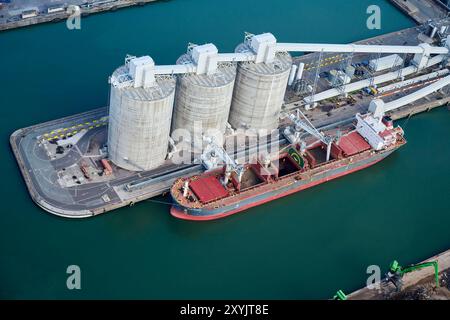 Un drone di spedizioni e container presso Seaforth Docks, Liverpool, Merseyside, Inghilterra nord-occidentale, Regno Unito Foto Stock