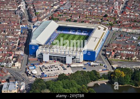 Un drone di Goodison Park, sede dell'Everton Football Club, che mostra le case sulla terrazza circostanti, Liverpool, Merseyside, Inghilterra nord-occidentale, Regno Unito Foto Stock