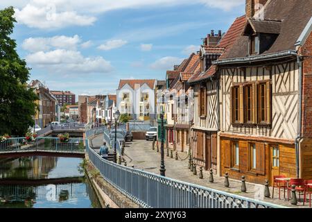 Case a graticcio lungo il canale nel quartiere Saint Leu, Amiens, somme, Piccardia, Francia Foto Stock