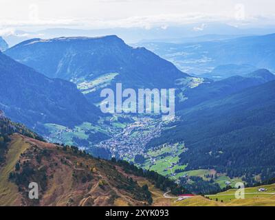 Ortisei in Val Gardena, drone shot, Val Gardena, Dolomiti, Provincia Autonoma di Bolzano, alto Adige, Italia, Europa Foto Stock