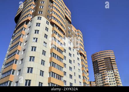 Nuovi grattacieli residenziali in via Gagarin. Kaliningrad, Russia, Europa Foto Stock