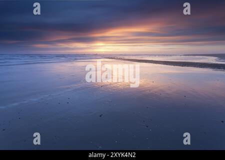 Tramonto sulla costa del mare settentrionale, Bergen aan zee, Olanda settentrionale, Paesi Bassi Foto Stock