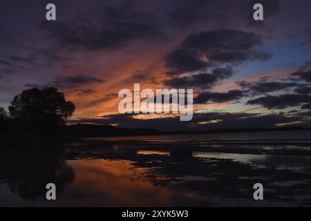 Tramonto sul kolpinsee nel brandeburgo. Tramonto sul Koelpinsee nell'Uckermark Foto Stock