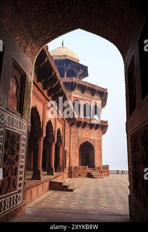 Forte nel complesso taj mahal vicino alla riva del fiume yamuna, agra, india Foto Stock